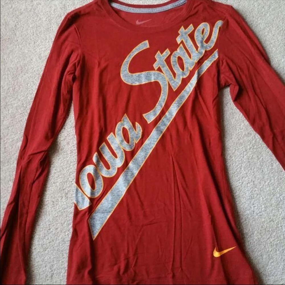 Small. Nike. Slim fit. Red. Long sleeve.